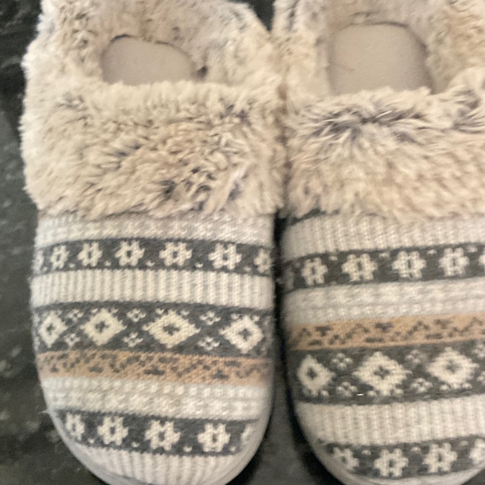 Plush Knit Slip-On Women's Slippers in Taupe and Gray